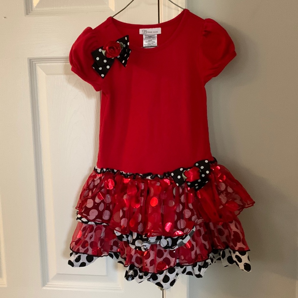 For your little show off, who look and feel good in the dress. Size 5 .